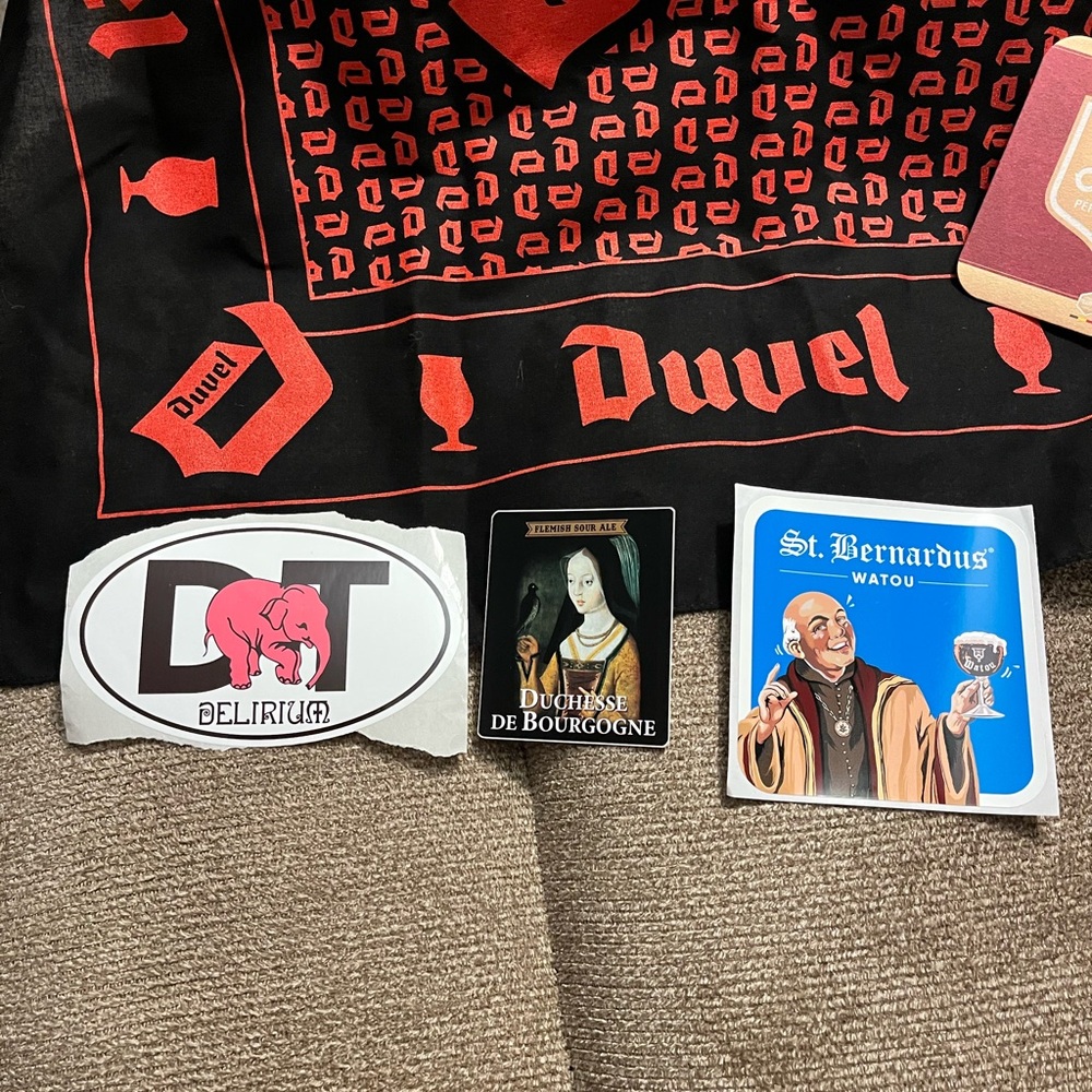 Beer merch … Chimay/duvel/chouffe and etc lot of goodies. - Picture 3 of 7